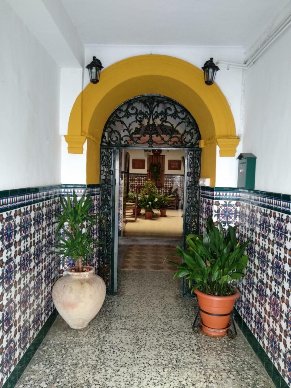 Hostal Manolo El Puerto de Santa María Esterno foto